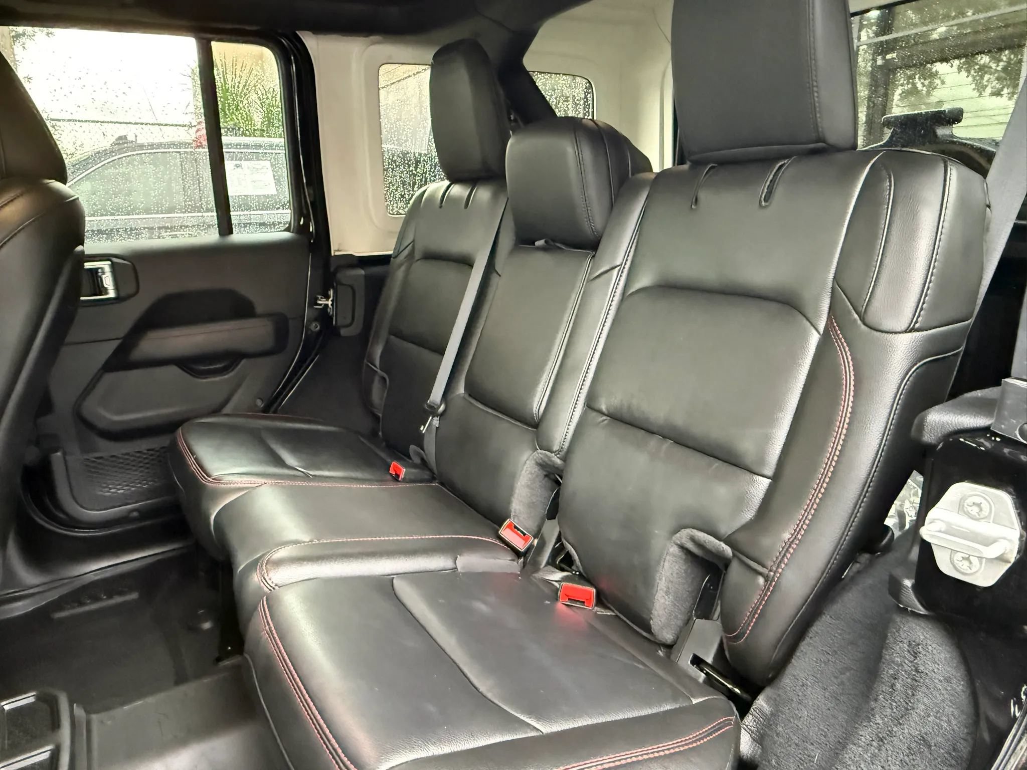 Used 2022 Jeep Wrangler Unlimited Rubicon w/ LED Lighting Group AWD/4WD image 15