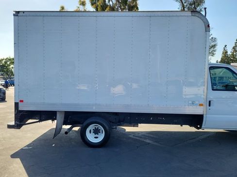 Certified 2019 Ford E-350 and Econoline 350 Super Duty RWD image 12