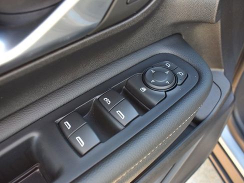 Used 2024 GMC Terrain SLE image 13