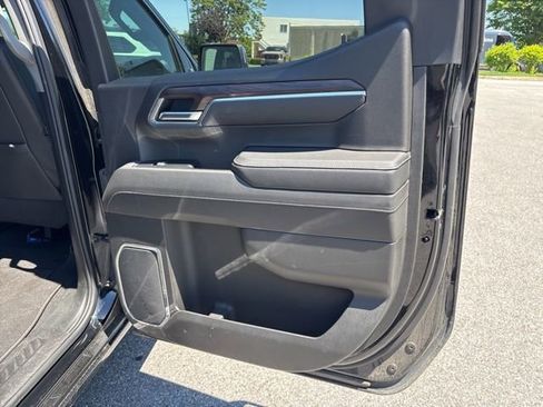 Used 2025 GMC Sierra 1500 SLT AWD/4WD image 9