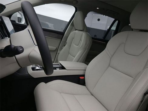 New 2026 Volvo XC90 B6 Ultra image 9
