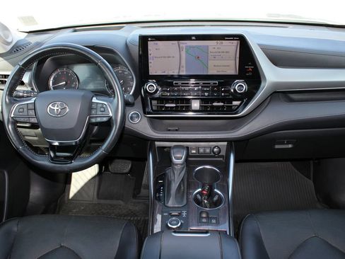 Used 2020 Toyota Highlander Platinum AWD/4WD image 9