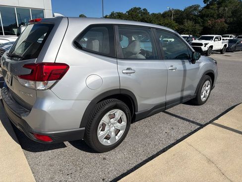 Used 2019 Subaru Forester AWD/4WD image 3