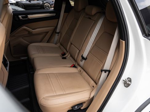 Certified 2023 Porsche Cayenne Platinum Edition AWD/4WD image 34