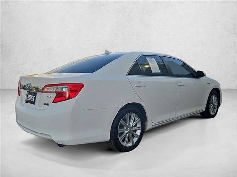 Used 2014 Toyota Camry XLE w/ Leather Package FWD image 5