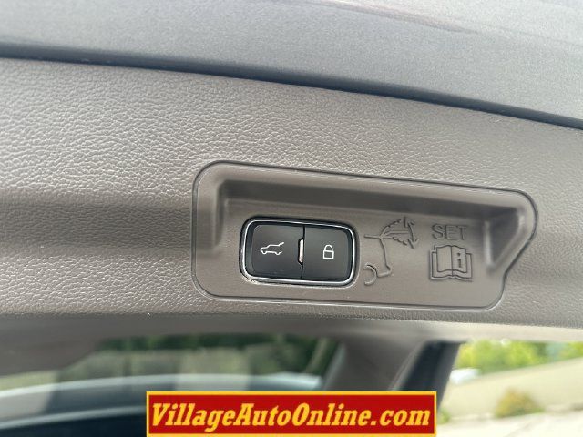 Used 2021 Ford Explorer Platinum w/ Equipment Group 601A AWD/4WD image 38