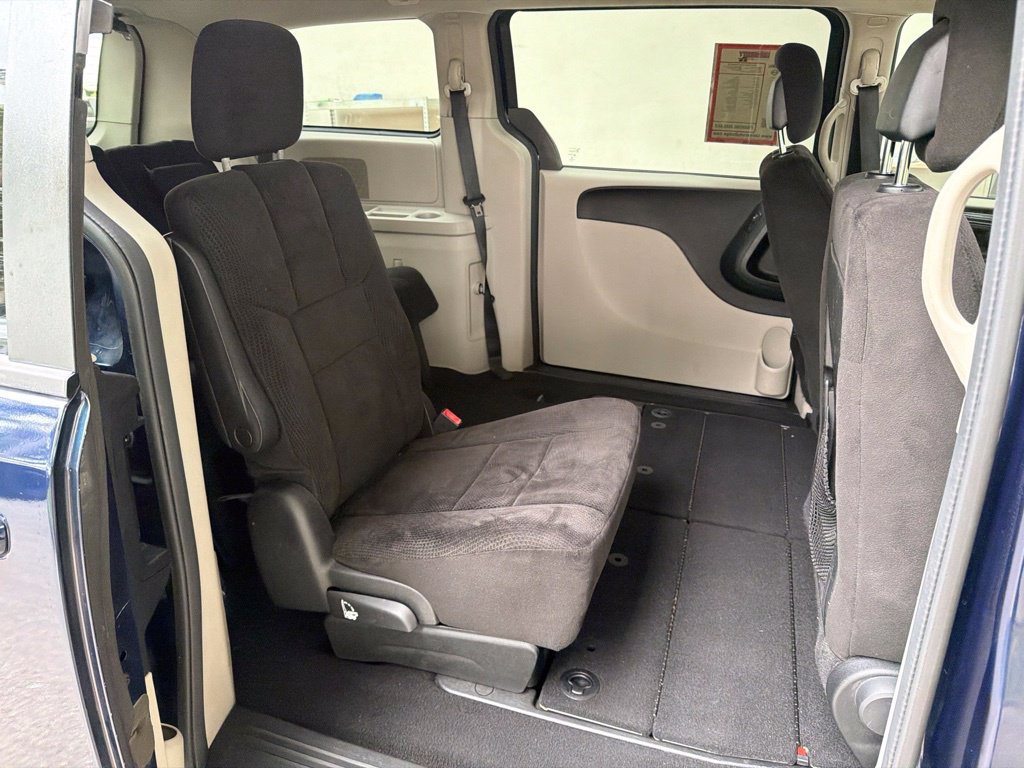 Used 2013 Dodge Grand Caravan SE FWD image 23