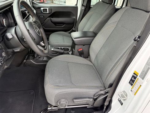 Used 2024 Jeep Gladiator Sport image 12