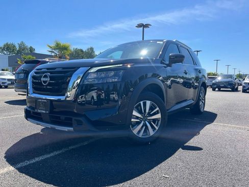 Used 2025 Nissan Pathfinder SL AWD/4WD image 1