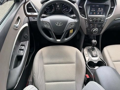 Used 2018 Hyundai Santa Fe SE FWD image 12