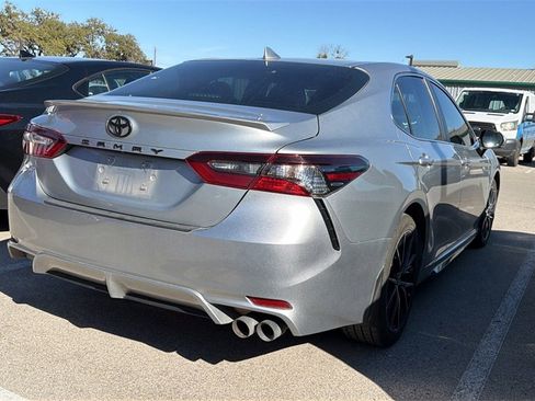 Used 2024 Toyota Camry SE image 4