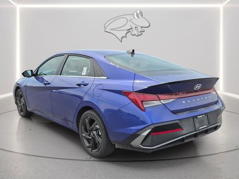 Used 2026 Hyundai Elantra SEL Sport Premium image 3