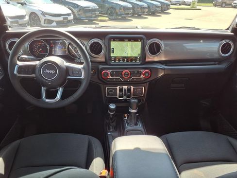 Used 2023 Jeep Wrangler Unlimited Sahara AWD/4WD image 9