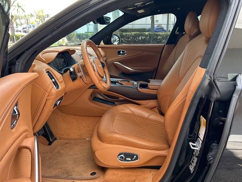 Used 2023 Aston Martin DBX Base image 6