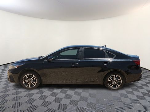 Used 2024 Kia Forte LXS w/ LXS Technology Package FWD image 2