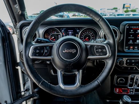 Used 2022 Jeep Wrangler Unlimited Rubicon w/ LED Lighting Group AWD/4WD image 18