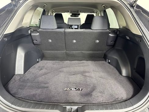 Used 2019 Toyota RAV4 LE w/ Carpet Mat Package AWD/4WD image 21