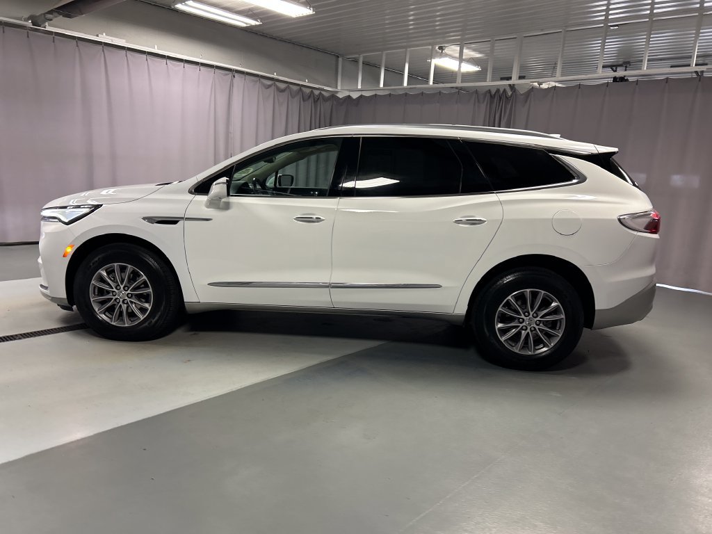Used 2023 Buick Enclave Essence FWD image 4