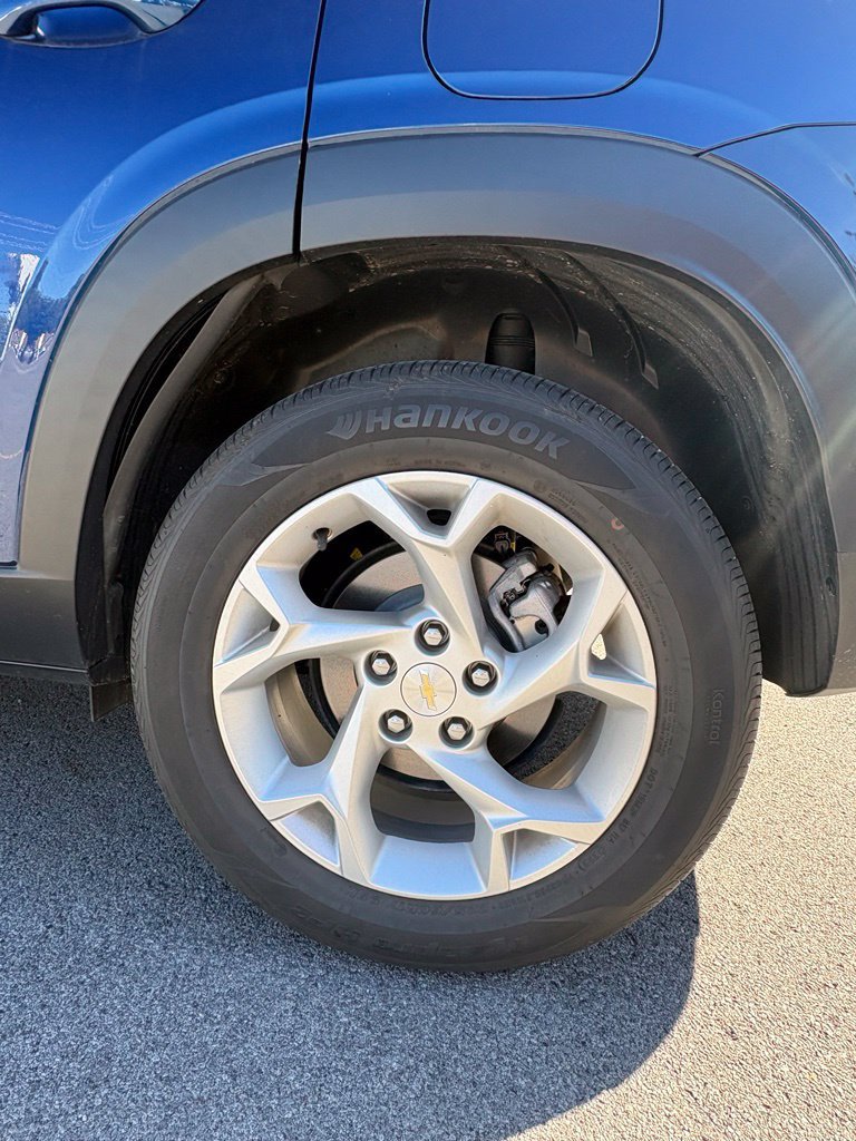 Used 2024 Chevrolet Trax LS w/ LS Convenience Package FWD image 11