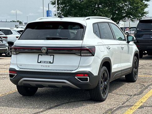 New 2025 Volkswagen Taos SE image 5