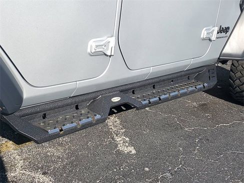 Used 2023 Jeep Wrangler Willys image 6