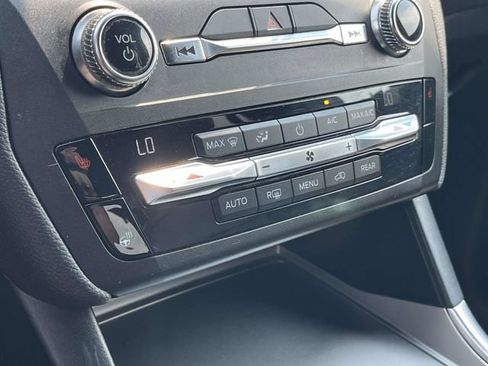 Used 2020 Ford Explorer XLT w/ Equipment Group 202A AWD/4WD image 32