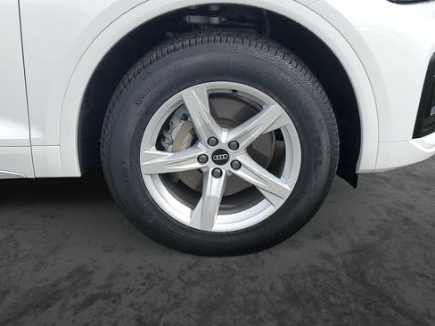 Used 2023 Audi Q5 2.0T Premium w/ Convenience Package image 5