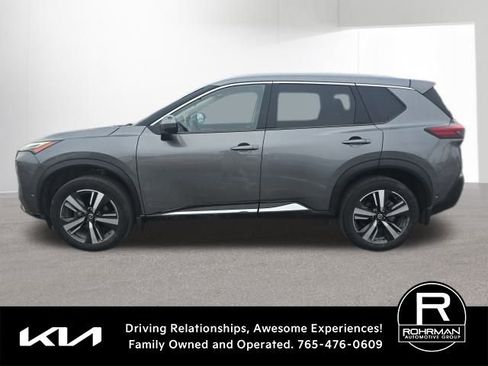 Used 2021 Nissan Rogue Platinum image 3