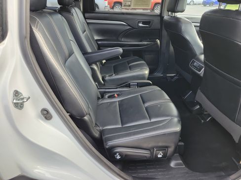 Used 2018 Toyota Highlander SE AWD/4WD image 20