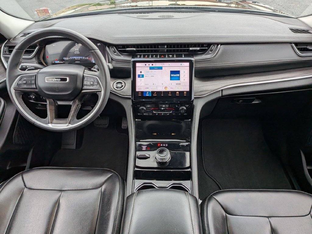 Used 2023 Jeep Grand Cherokee L Limited AWD/4WD image 21