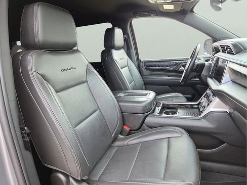 Used 2022 GMC Yukon Denali RWD image 8