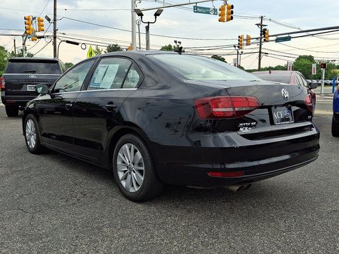 Used 2016 Volkswagen Jetta SE FWD image 4