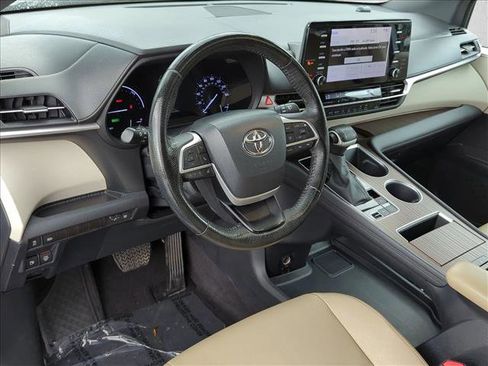 Used 2023 Toyota Sienna XLE image 10