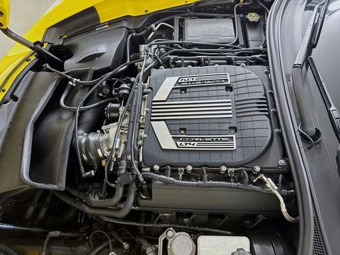 Used 2015 Chevrolet Corvette Z06 w/ 3LZ Preferred Equipment Group RWD image 28