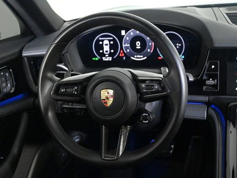 Certified 2025 Porsche Panamera 4 image 12