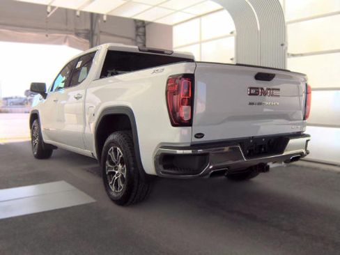 Used 2019 GMC Sierra 1500 SLE w/ X31 Off-Road Package AWD/4WD image 2