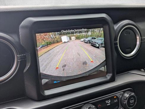 Used 2023 Jeep Wrangler Sahara image 19