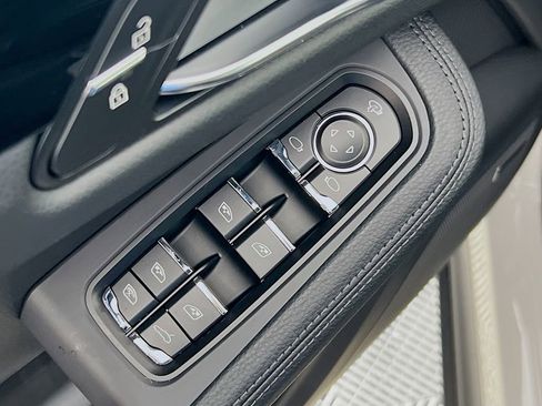 New 2026 Porsche Macan Base image 20