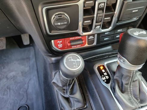 Used 2024 Jeep Wrangler Unlimited Sport AWD/4WD image 20