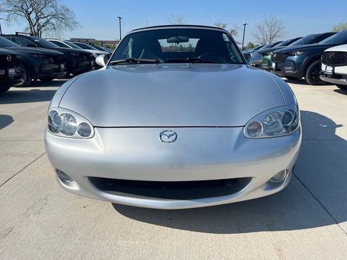 Used 2003 MAZDA MX-5 Miata image 3