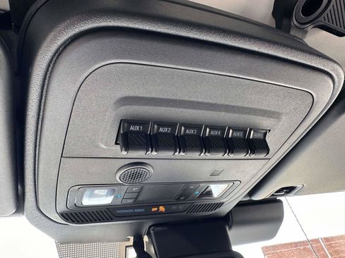 Used 2025 Ford Bronco Badlands AWD/4WD image 29