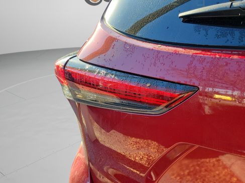 Used 2023 Toyota Highlander Limited image 20