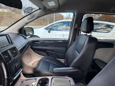 Used 2020 Dodge Grand Caravan Crew w/ Quick Order Package 29L image 35