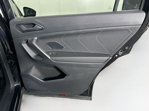 Used 2023 Volkswagen Tiguan SE w/ Panoramic Sunroof Package FWD image 30