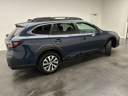 Used 2024 Subaru Outback Premium AWD/4WD image 8