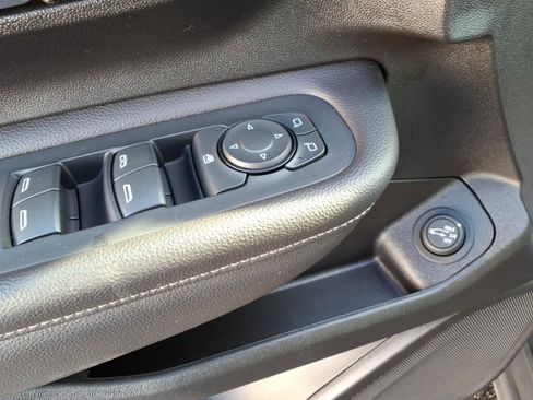 Used 2022 GMC Terrain SLT image 13