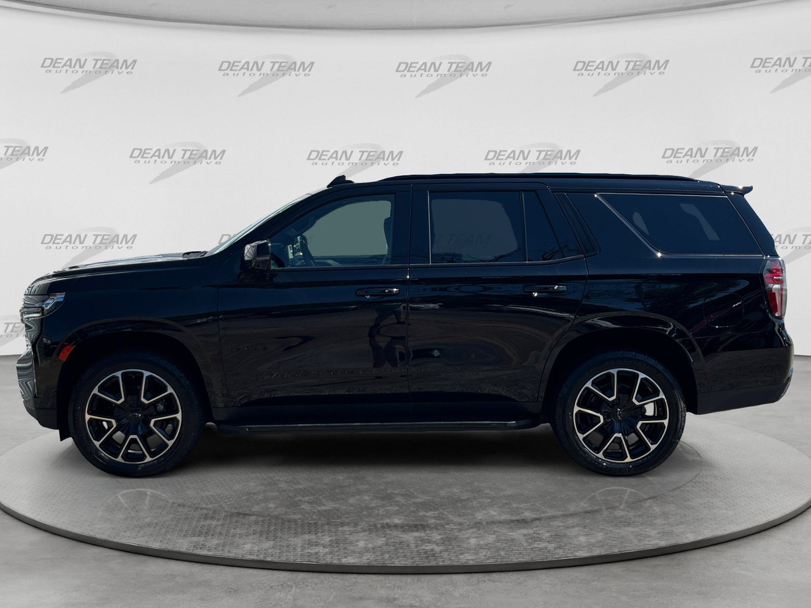 Used 2022 Chevrolet Tahoe RST w/ Luxury Package AWD/4WD image 4