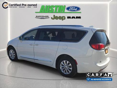Certified 2018 Chrysler Pacifica Touring-L FWD image 3