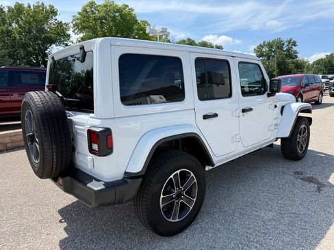 Used 2023 Jeep Wrangler Unlimited Sahara AWD/4WD image 33