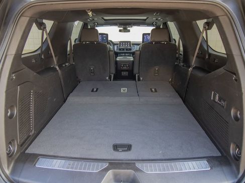 Used 2021 Chevrolet Suburban RST w/ Luxury Package image 49